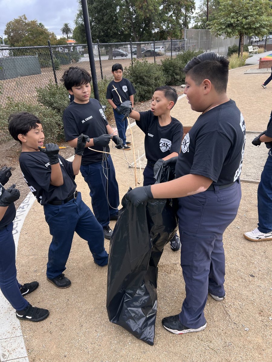 RooseveltPUSD's tweet image. 💙 Proud of our Bears in the Cops 4 Kids program! Their teamwork, leadership, and community service are making a real difference — building trust and brighter futures together. #CommunityStrong #YouthLeadership @PomonaPD @PomonaUnified