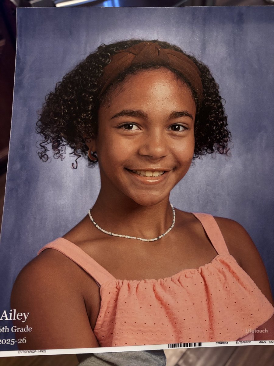 ReneeLWhite5's tweet photo. Fall school pictures π
They all wore orange by coincidence.
#freshman #sixthgrade #thirdgrade #highschool #middleschool #elementary #W3ringcircus https://t.co/coYEe7bqgd