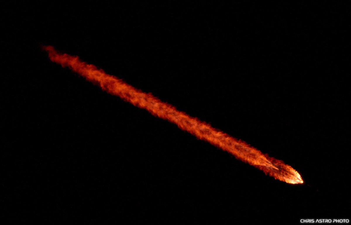 chrisastro101's tweet photo. Space X SpainSat NG II Falcon 9 Rocket Launch through my telescope 9:30 P.M. 10-23-2025 @celestron #sonyalpha7iv #spacex #falcon9 #spacexfalcon9 #rocketlaunch @SpaceflightNow
#spainsat #rocketlaunchphotography @spacex https://t.co/nbgnpgIn9R