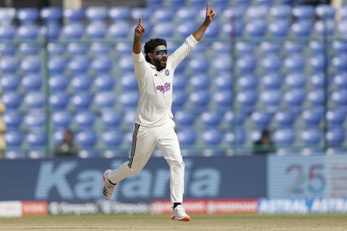 CricCrazyJohns's tweet image. 🚨 RAVINDRA JADEJA IS BACK 🚨

- Jadeja will play in the Ranji Trophy match against Madhya Pradesh starting tomorrow for the preparation for South Africa Test series. [Gaurav Gupta from TOI]

Match will be streamed on JioHotstar.