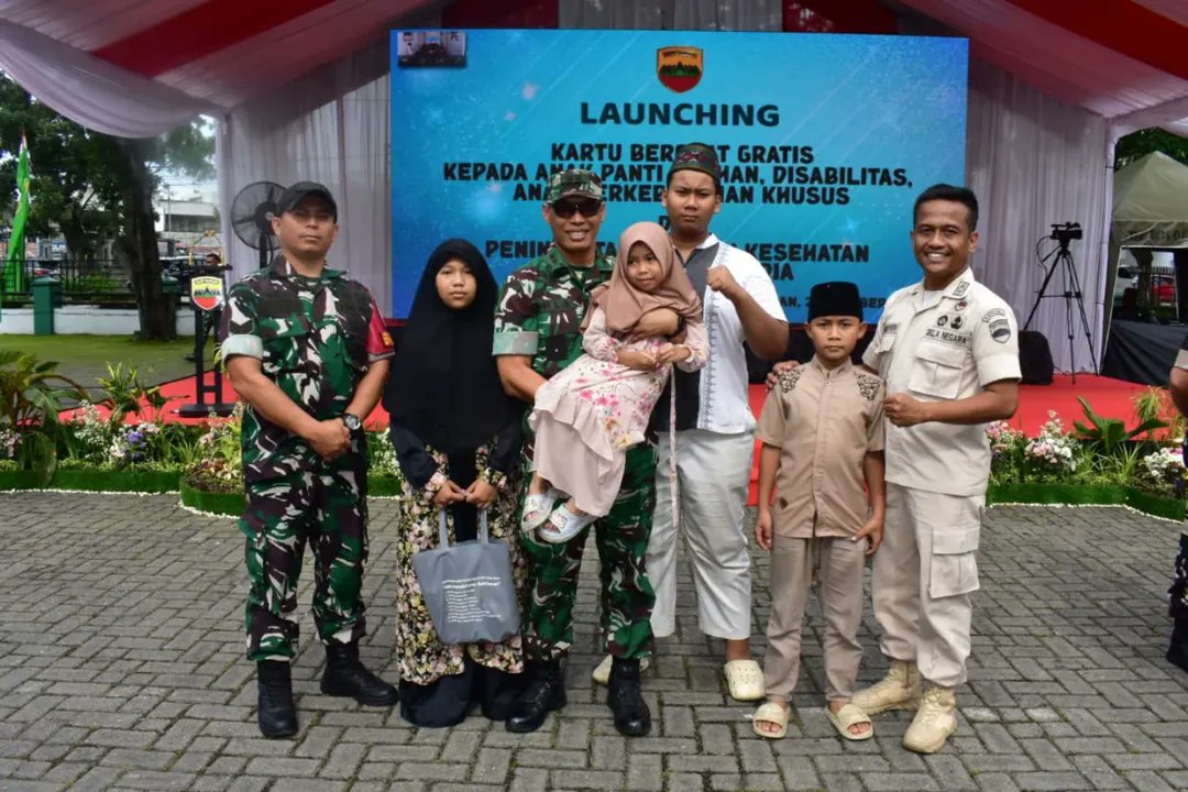 ajendam1bb's tweet photo. Kaajendam I/BB Letkol Caj Dwi Listyo Saputro Menghadiri Launching Kartu Berobat Gratis Kepada Anak Panti Asuhan, Disabilitas, Anak Berkebutuhan Khusus Dan Peningkatan Layanan Kesehatan Kepada Awak Media Di RSPH Medan. 21/10/25 https://t.co/zSn7zkCEzc