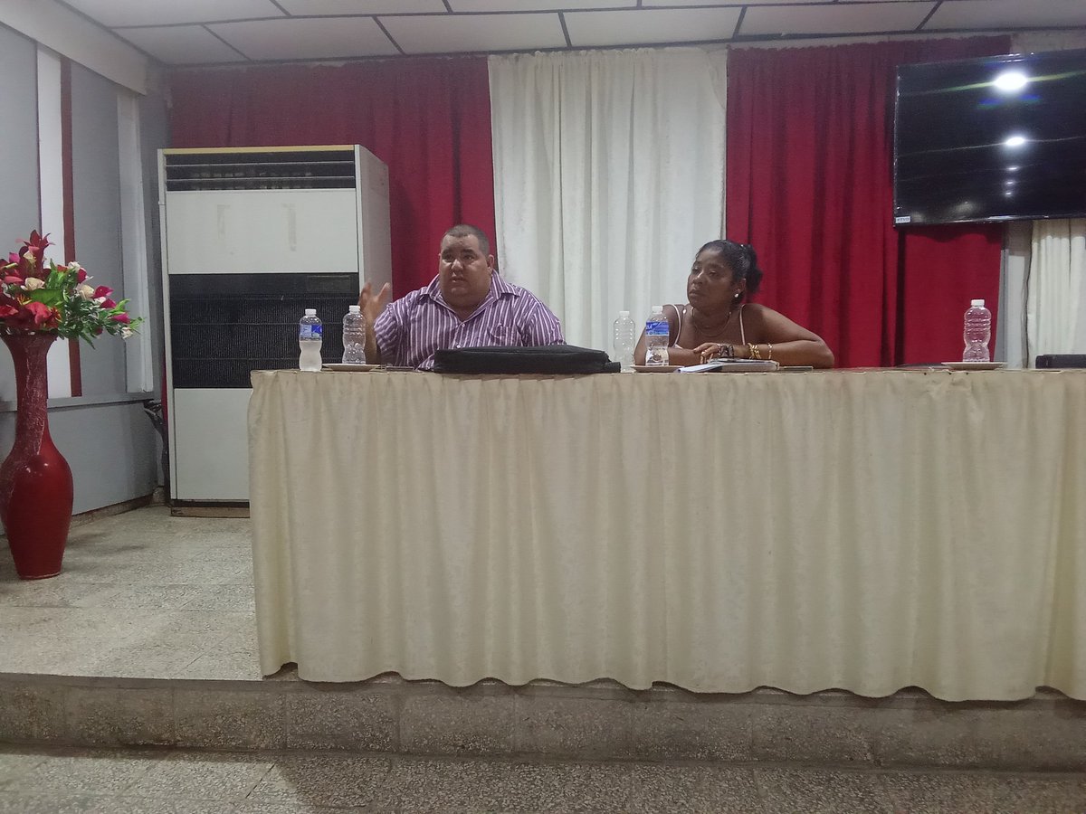 eduardo_yovanis's tweet image. En reunión del Grupo Temporal Municipal de #SanctiSpíritusEnMarcha se analiza la situación Higiénica Epidemiológica de nuestro municipio. El enfrentamiento a las Arbovirosis es el principal tema de discusión.
#PoderPopular 
#CubaPorLaVida 
#CubaPorLaSalud