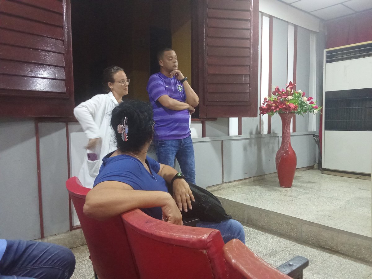 eduardo_yovanis's tweet image. En reunión del Grupo Temporal Municipal de #SanctiSpíritusEnMarcha se analiza la situación Higiénica Epidemiológica de nuestro municipio. El enfrentamiento a las Arbovirosis es el principal tema de discusión.
#PoderPopular 
#CubaPorLaVida 
#CubaPorLaSalud