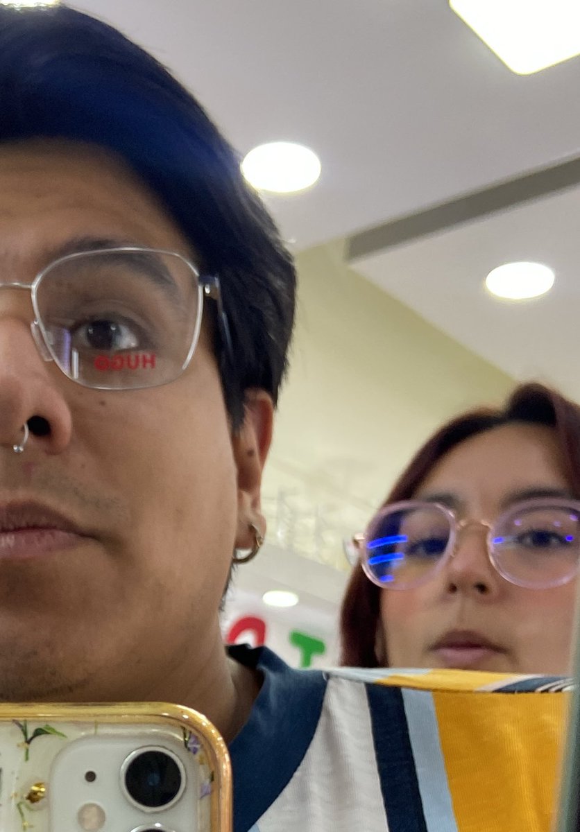 musculooca's tweet photo. Quién me va a querer tanto como para ir mil horas a comprar lentes <3 https://t.co/qMNxuziBpy