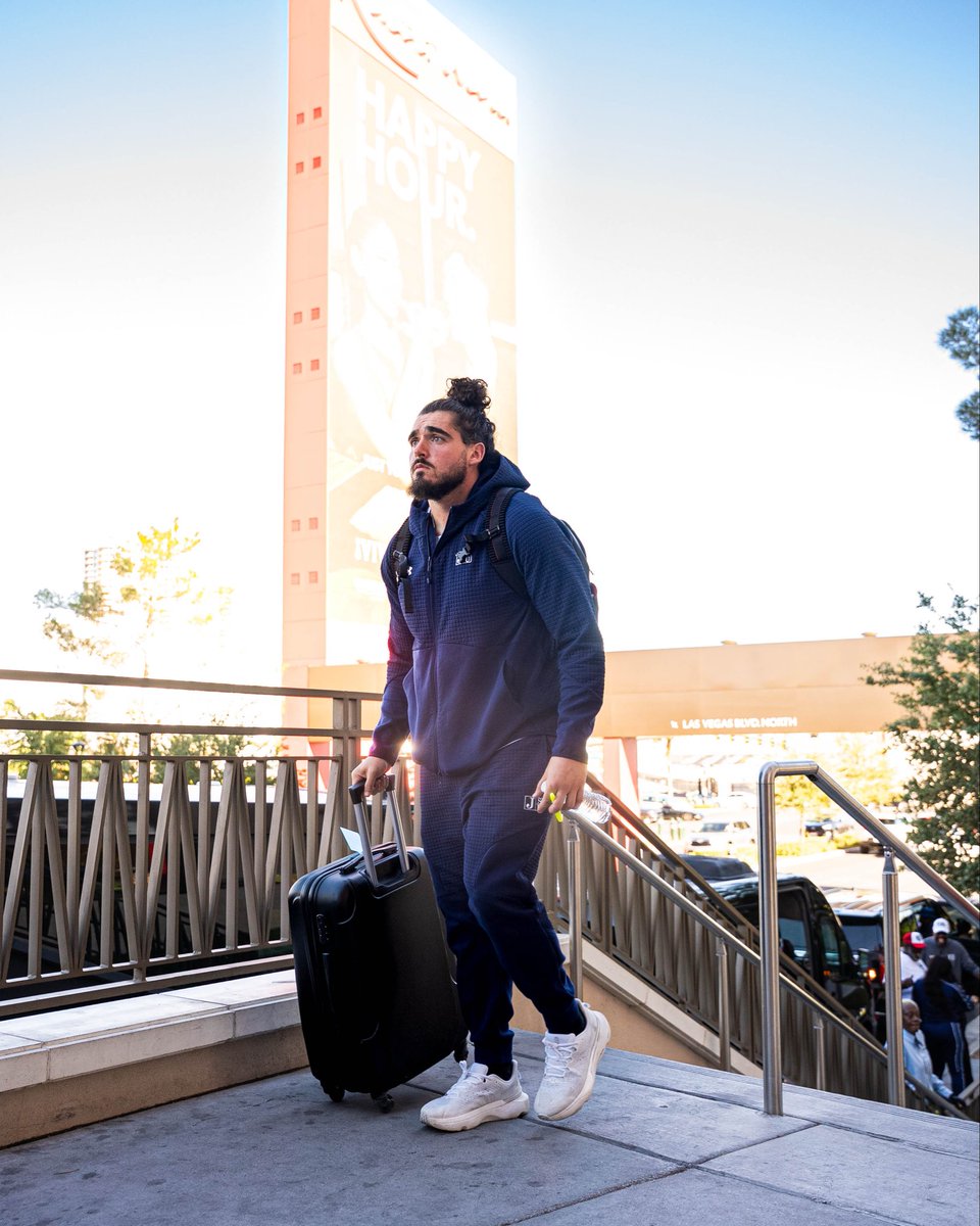 Welcome to Las Vegas, <a href="/gojsutigersfb/">Jackson State Football</a> . 😎 

#LVHBCUClassic | #GuardTheeYard