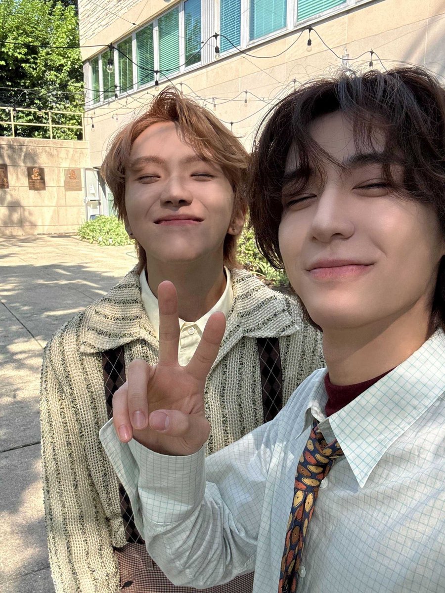 Wooyhak's tweet photo. Happy birthday to my favorite hyung, Leehan! If someone asks me why he’s my favorite, do I really need a reason? I just like everything about him, the way he smiles, the way he sings, and how he always makes things brighter without even trying. But if I had to pick one reason… https://t.co/jiztq85hRP