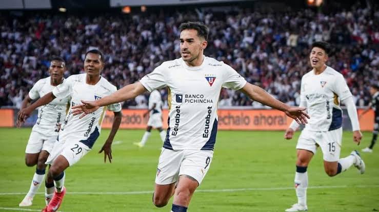 josecarloscresp's tweet photo. En los últimos 7 partidos jugados por Palmeiras encima de los 2800 metros.. ganó 6 y perdió 1. 

Cayeron IDV, Bolivar. Melgar, Independiente Petrolero 

Hoy venció Liga no la altura. https://t.co/behr9eAn6s