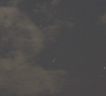 hinode_opt's tweet image. 昨日の夕方（10月24日）、双眼鏡でレモン彗星を観測しました！
5×21-A6や8×42-D1で確認できます。
本日も晴れたらぜひ観測してみてください。 
#レモン彗星 #双眼鏡 #日の出光学