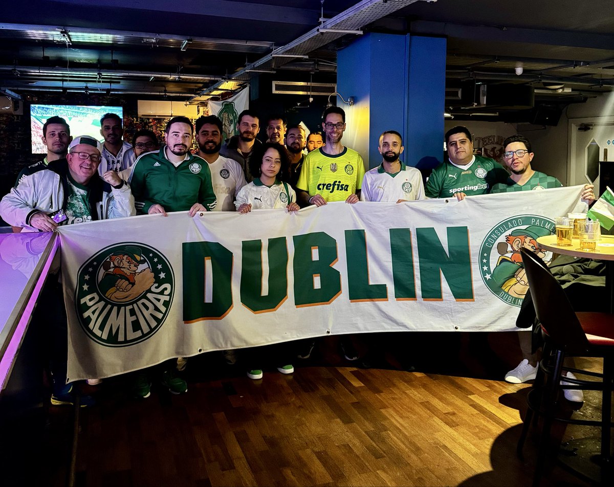 🎶 O @palmeiras é o time da virada!! 🎵

ldu 3x0 @palmeiras

 #familiapalmeiras  #palmeirasminhavidaévocê #avantipalestra #palmeirasdublin  #palestraitalia #maiorcampeãodobrasil #alviverdeimponente #palmeirasdetodos #ireland #almaecoração #todosomosum #dublin