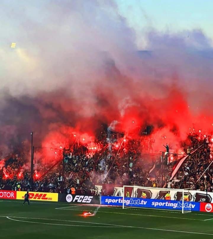 Poco importa como, cuánto o que. En Lanús hay una Fortaleza con 50 mil hinchas esperando que sea jueves para demostrar una vez más lo que es capaz este club. Vamos a dejar la vida en las tribunas por estos colores
Lanús y nada más