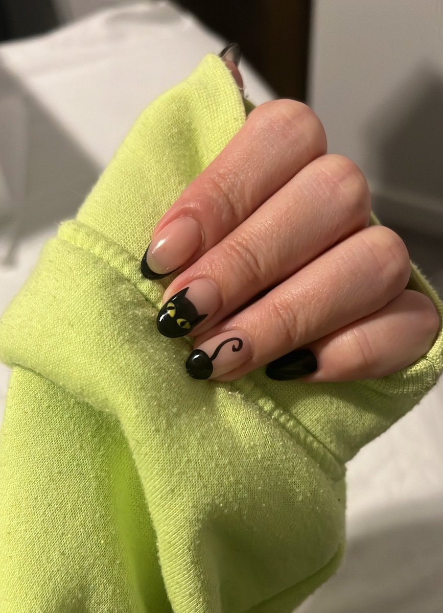 lima (showgirl era)❤️‍🔥 tweet media