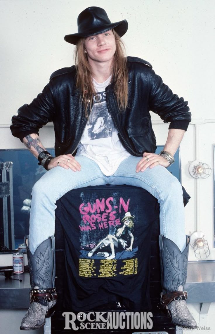 kthchapr360's tweet photo. The best night you can have with my Mr. Brownstone @axlrose #gnr #GunsNRoses 🌹🇨🇴vive c https://t.co/PoNiLTg8y9