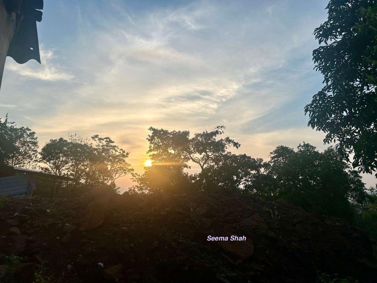 SeemaSh46712468's tweet image. Just make your as simple as possible 😎
Very surreal morning at #Saputara #Gujarat
SkyMedia…Post your sky pictures
Have Fantastic Friday ahead 🤩🙌🏻🌄❤️🙋♀️
#theme_pic_India_skypics
#Sclick
#Sऊवाच😍
#MorningVibes
#ThePhotoHour #Dang