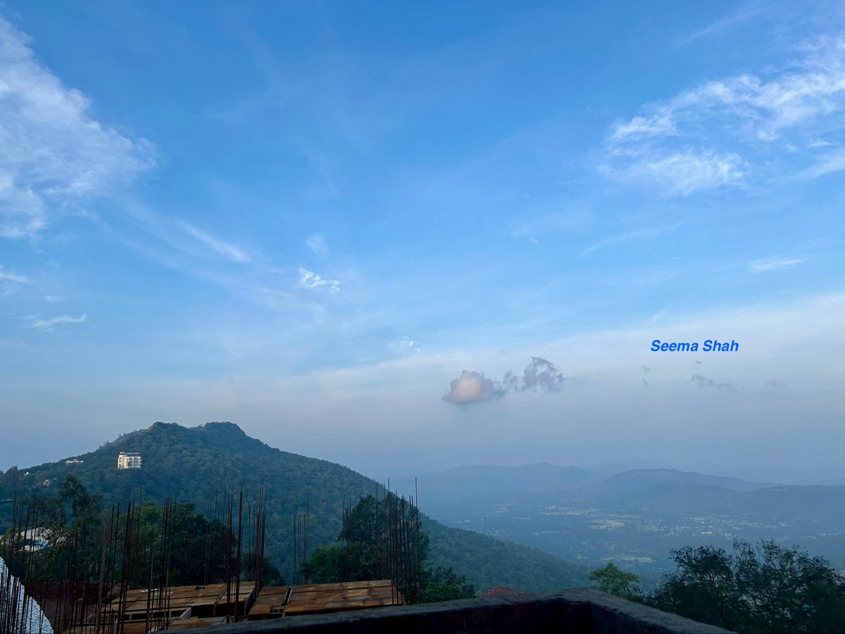 SeemaSh46712468's tweet image. Just make your as simple as possible 😎
Very surreal morning at #Saputara #Gujarat
SkyMedia…Post your sky pictures
Have Fantastic Friday ahead 🤩🙌🏻🌄❤️🙋♀️
#theme_pic_India_skypics
#Sclick
#Sऊवाच😍
#MorningVibes
#ThePhotoHour #Dang