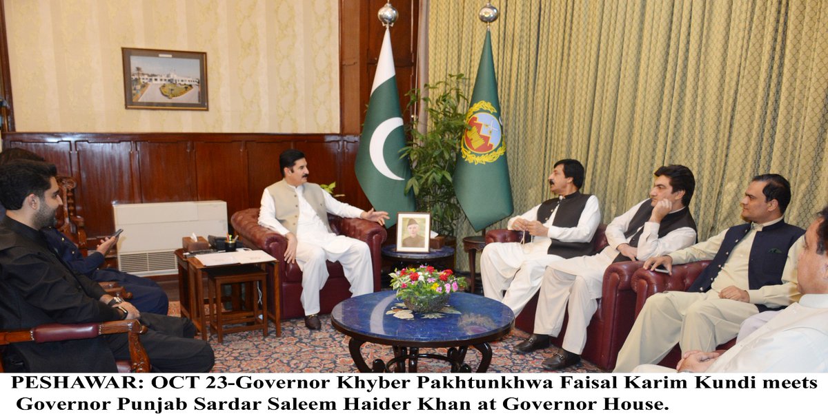 گورنر پنجاب سردار سلیم حیدر خان کی گورنر ہاؤس پشاور آمد 
گورنر خیبرپختونخوا فیصل کریم کنڈی نے گورنر پنجاب کا گورنر ہاؤس پشاور پہنچنے پر استقبال کیا
ملاقات میں موجودہ ملکی سیاسی صورت حال پہ تبادلہ خیال کیا گیا
<a href="/BBhuttoZardari/">Bilawal Bhutto Zardari</a> <a href="/fkkundi/">Faisal Karim Kundi</a> 
#KPKGovernorhouse <a href="/MediaCellPPP/">PPP</a> <a href="/PPP_Org/">Pakistan Peoples Party - PPP</a>