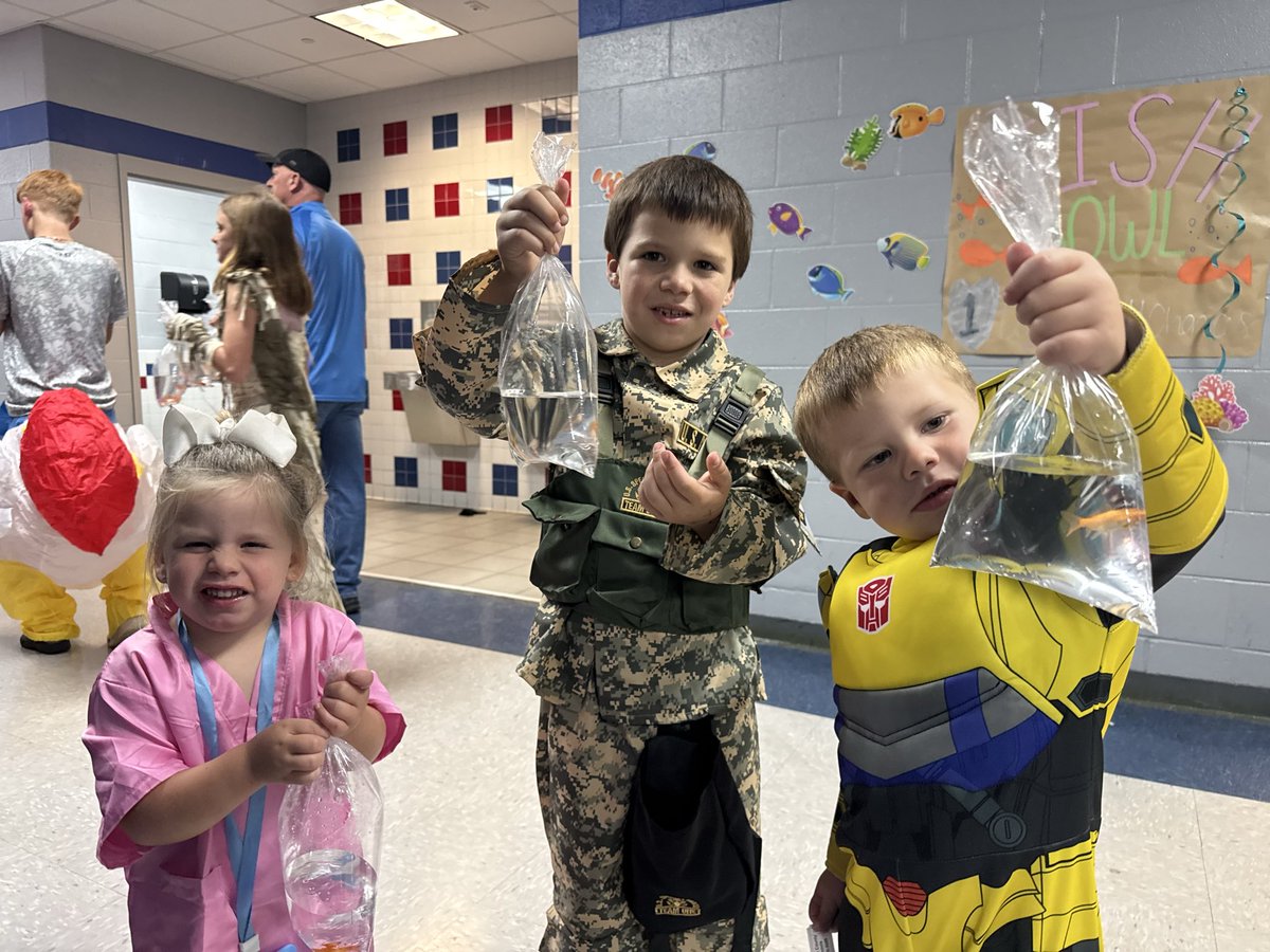 2025 Pumpkin Palooza!  LHS was packed tonight with so many smiling  and creative kiddos!  Thank you to all the families that supported LHS’s programs!!  We appreciate those parents that support Fish Bowl and wish your fishies well 🐟🐡 it truly is a fun night!