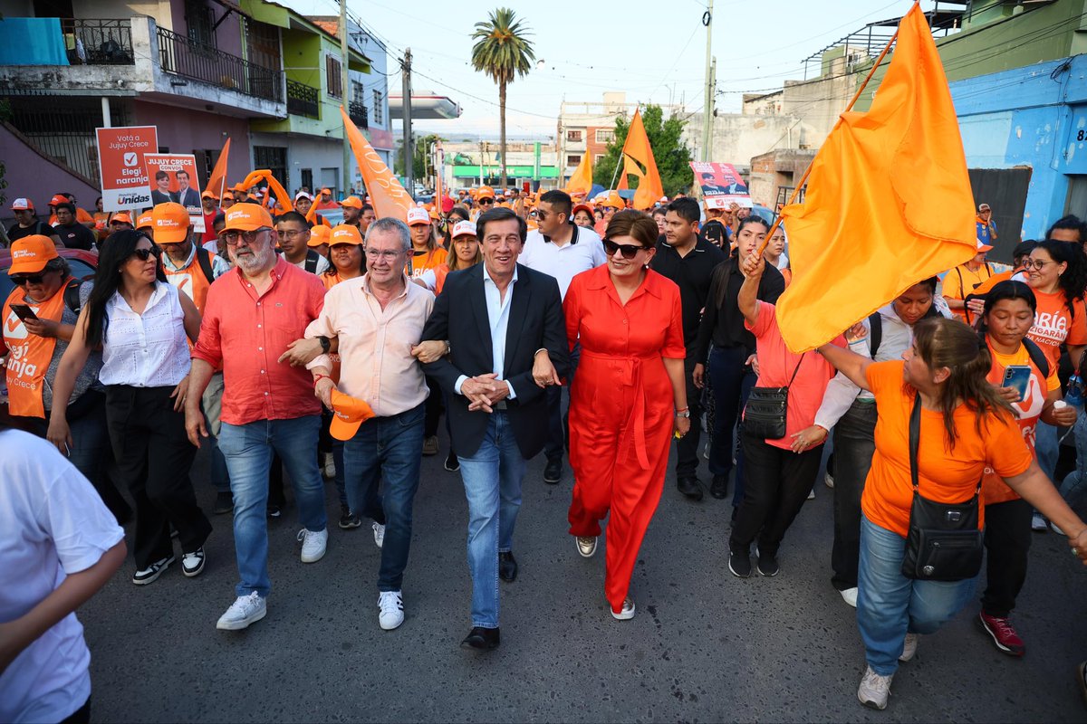 carlossadirjuy's tweet photo. Mi mayor compromiso con los jujeños es mejorar su calidad de vida, defender los  intereses de mi provincia y trabajar todos los días para que Jujuy crezca. 
Por eso, este domingo les pido a los jujeños que apoyen a nuestros candidatos porque son quienes me van a acompañar en esta tarea. 🧡💪

#VotáJujuyCrece