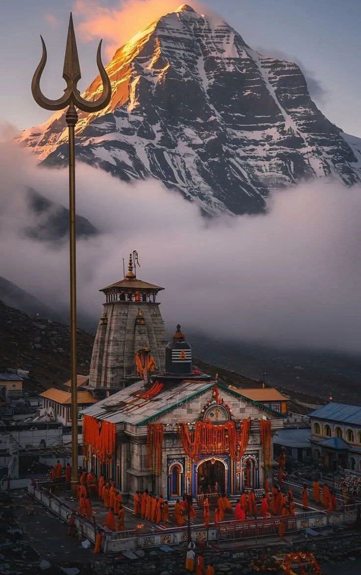 kajalmishaj's tweet image. एक ही फर्क है स्वर्ग और केदारनाथ में,

स्वर्ग में देव और केदारनाथ में महादेव रहते हैं...❤🌺

हर हर महादेव 🕉️...सुप्रभात....🌺