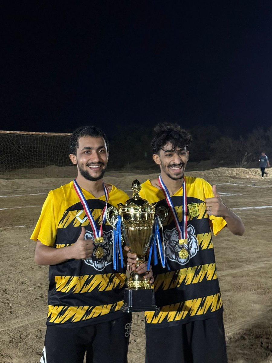 بندر ومازن مع فريق نمور #السادة

شارك أبنائي بندر ومازن مع فريق نمور السادة في بطولة داخلية، وتمكّنوا من تحقيق لقب البطولة بعد انتصارات متتالية ومستويات مميزة.

ومن هنا أهنئهما بهذا الإنجاز الرياضي الرائع، متمنيًا لهما مزيدًا من التفوق والنجاح في مستقبلهما المشرق، جنبًا إلى جنب