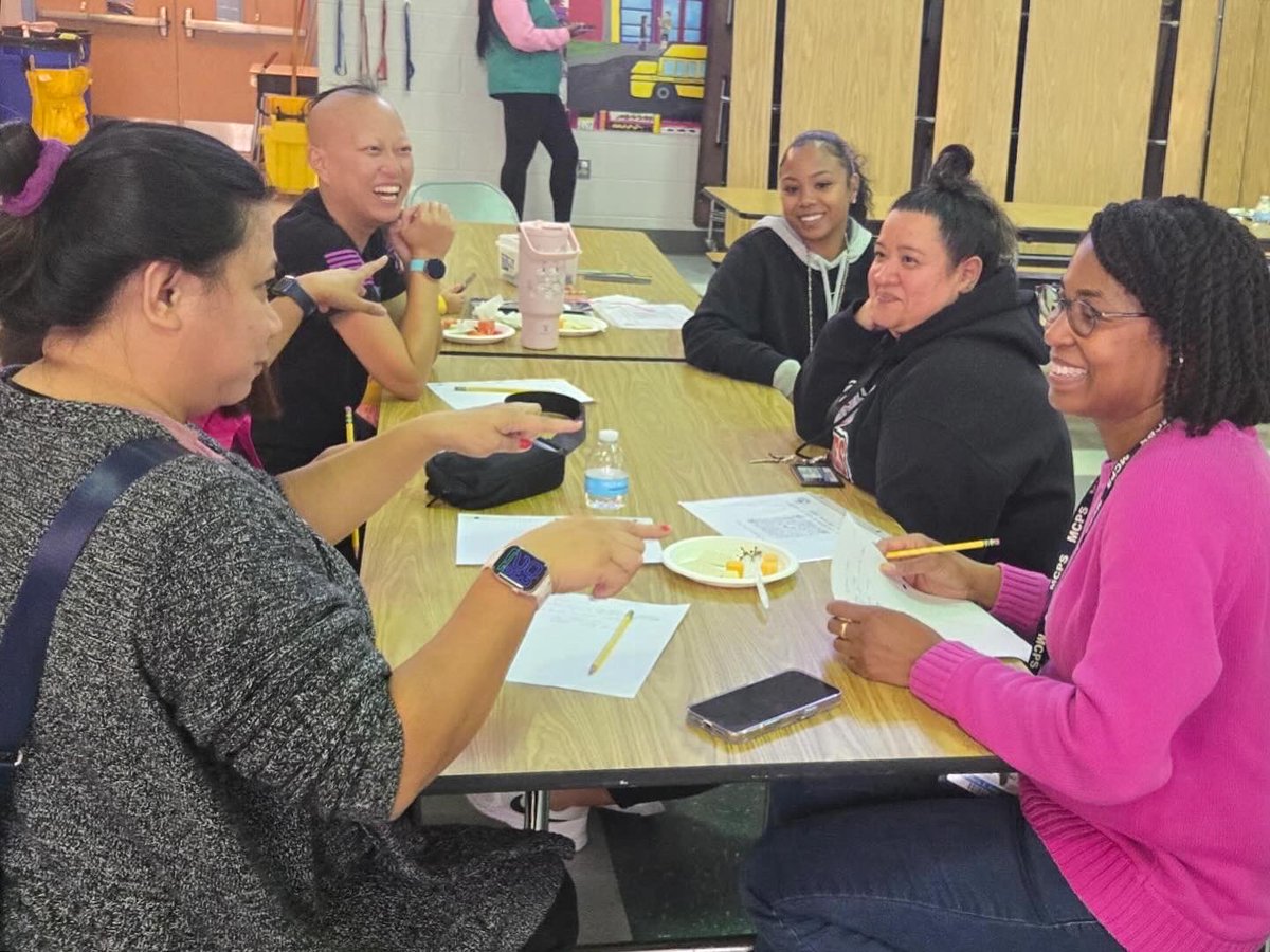GloriaJCSL's tweet photo. Today, families and community partners participated in our first #steeringcommittee meeting of the year! @HHESHUSKIES @CSconnect_MCPS @Director_DSLI https://t.co/bgBxh93Cat