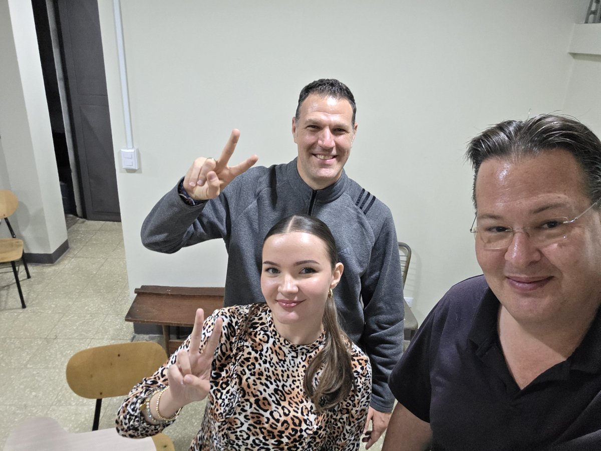 jccastrog's tweet image. Compartiendo con los famosos!
@danielsuchar @lucyy_ariass