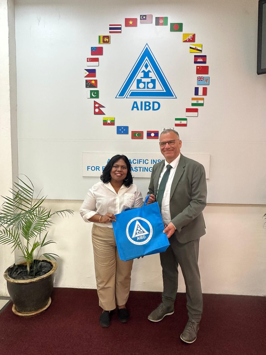 myAibd's tweet image. AIBD was pleased to welcome Mr. Thierry d&apos;Anna &amp;amp; Mr. Yoann Talhouarne from the French Embassy 🇫🇷 for a fruitful discussion with our DG/CEO Ms. Philomena Gnanapragasam on strengthening media collaboration &amp;amp; capacity building. 🤝

#AIBD #France #MediaDevelopment #Partnership