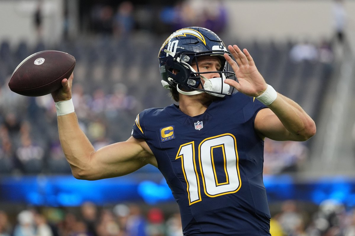 Justin Herbert on TNF 📺
18/25
227 yards 
3 TD
1 INT