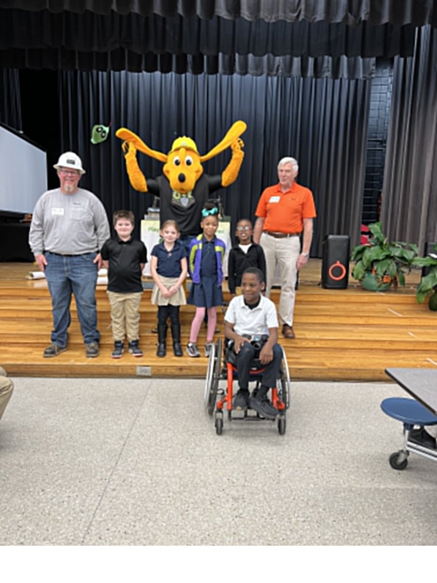 Digger, Ms. Maria and Canoochee EMC visited Liberty Elementary!