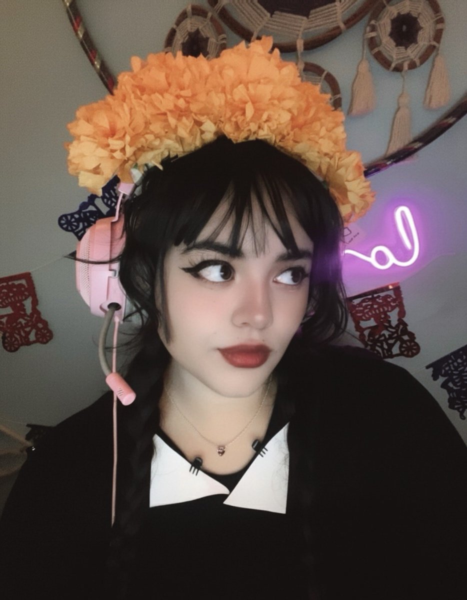 Wednesday playing Overwatch 🖤 Merlina jugando Overwatch!
15 subs = MAMÁ COCO

twitch.tv/AndyeCanoV