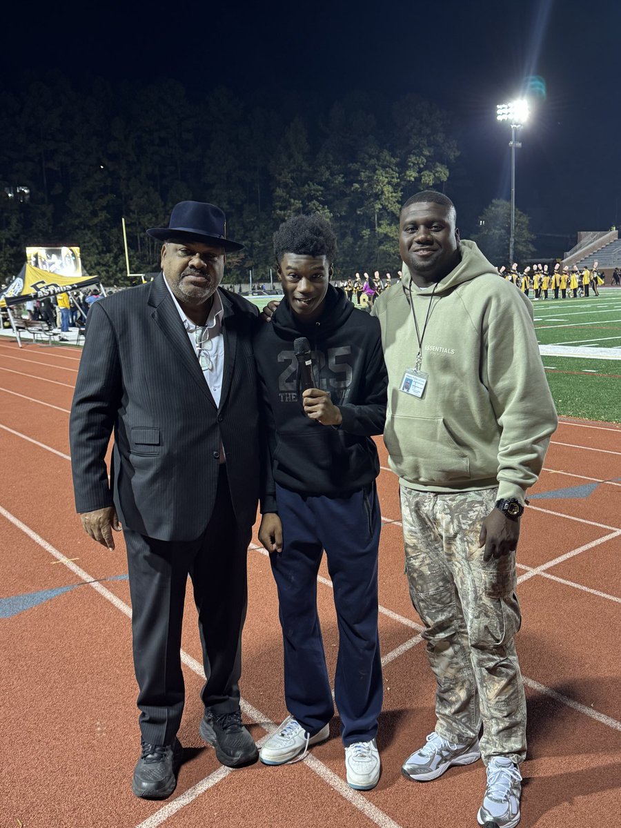 APSAthleticsNow's tweet image. Special thank you to @utahjazz announcer Marque Denmon for taking a moment to encourage @apsDouglassHigh Youth Announcer DeKari Penn great job tonight as game announcer for Sr. Night! @apsupdate @CoachAllen_FDHS @JacksonQue4 Thank you AD Gregory Goodwin for being the catalyst!