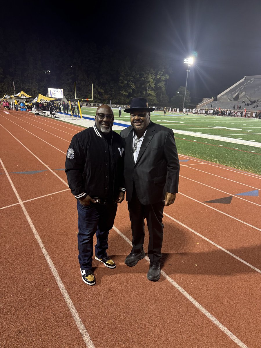 APSAthleticsNow's tweet image. Special thank you to @utahjazz announcer Marque Denmon for taking a moment to encourage @apsDouglassHigh Youth Announcer DeKari Penn great job tonight as game announcer for Sr. Night! @apsupdate @CoachAllen_FDHS @JacksonQue4 Thank you AD Gregory Goodwin for being the catalyst!
