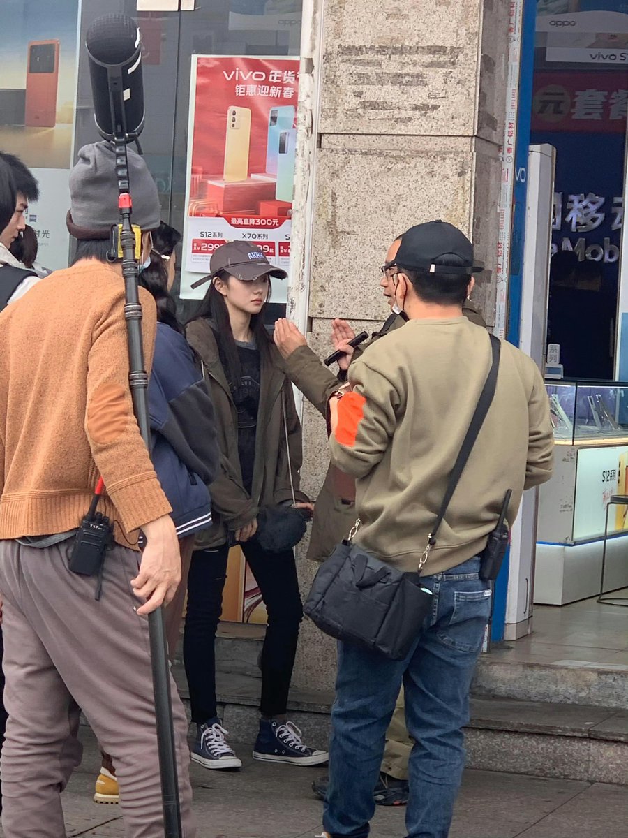 liuhaocunfans's tweet image. 𝙇𝙞𝙪𝙝𝙖𝙤𝙘𝙪𝙣'𝙨 𝙡𝙖𝙩𝙚𝙨𝙩 𝙪𝙥𝙙𝙖𝙩𝙚𝙨◡̈

251023｜📝 OP ไปเจอรูปหลิวฮ่าวฉุนที่ถ่ายไว้โดยบังเอิญเมื่อ 4 ปีก่อน ตอนไปเที่ยวผิงถานช่วงปิดเทอมฤดูหนาวปี 2022 ค่ะ ถ่ายภาพยนตร์ #RememberMe #灿烂的她