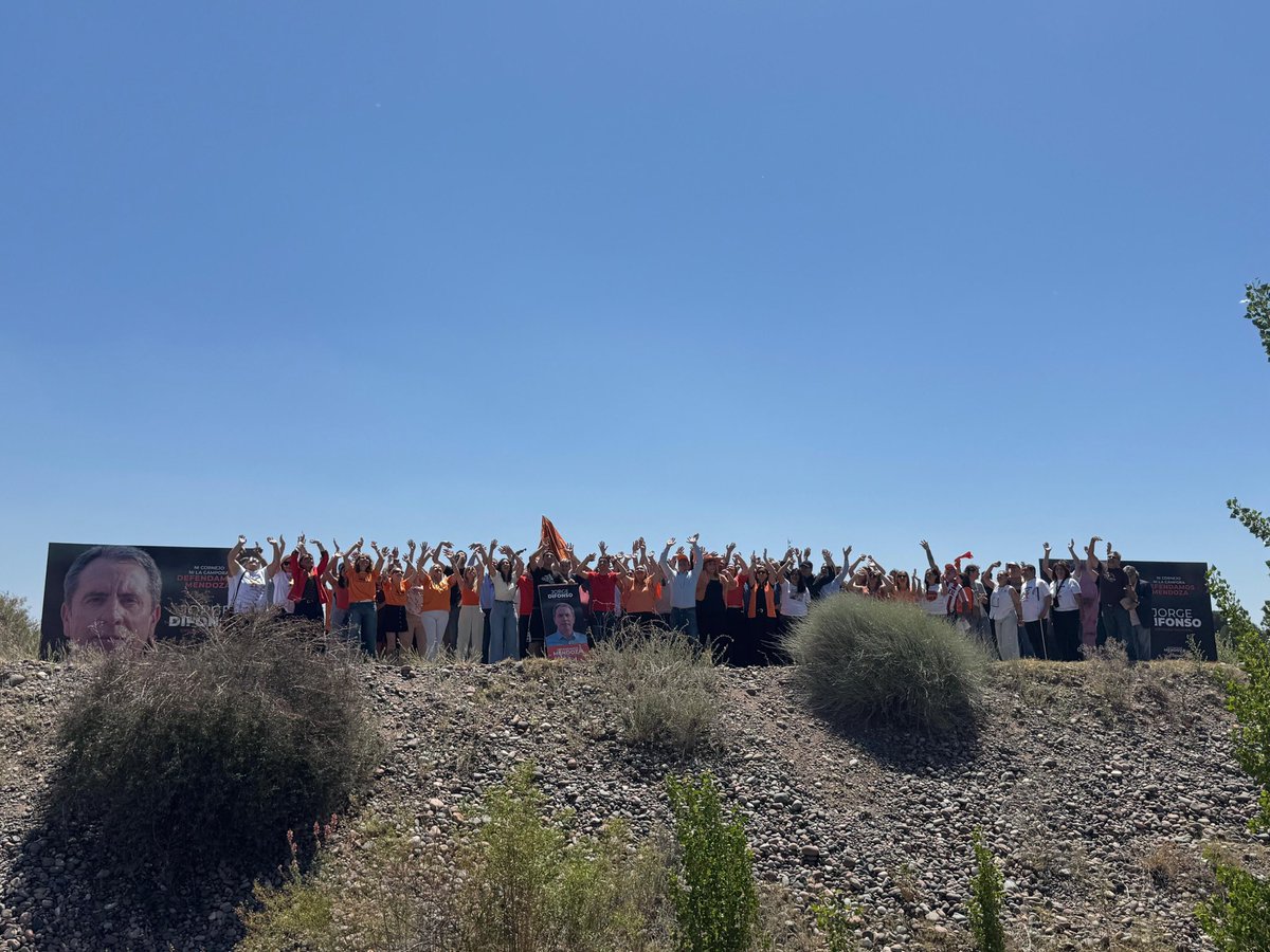 Cerramos una gran campaña, con la fuerza de la gente y las ganas de transformar Mendoza. 💪🏽🧡
Recorrimos cada rincón de la provincia escuchando, dialogando y construyendo propuestas reales para el trabajo, la producción, la educación y la salud.  #ProvinciasUnidas