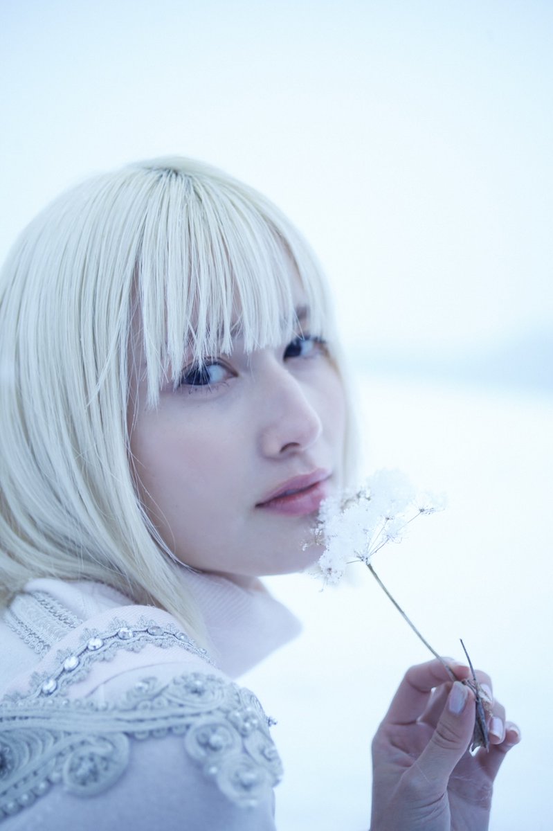 ／情報解禁＆予約開始📢／

#橋本愛 20代ラスト写真集📕
30歳の誕生日である 2026年1月12日(月) に発売決定！

発売を記念して、オンラインサイン会を1月10日(土) に開催します🎉
➡️gentosha.jp/store/event/de…

▼書籍の詳細・ご予約はこちら
➡️gentosha.co.jp/book/detail/97…