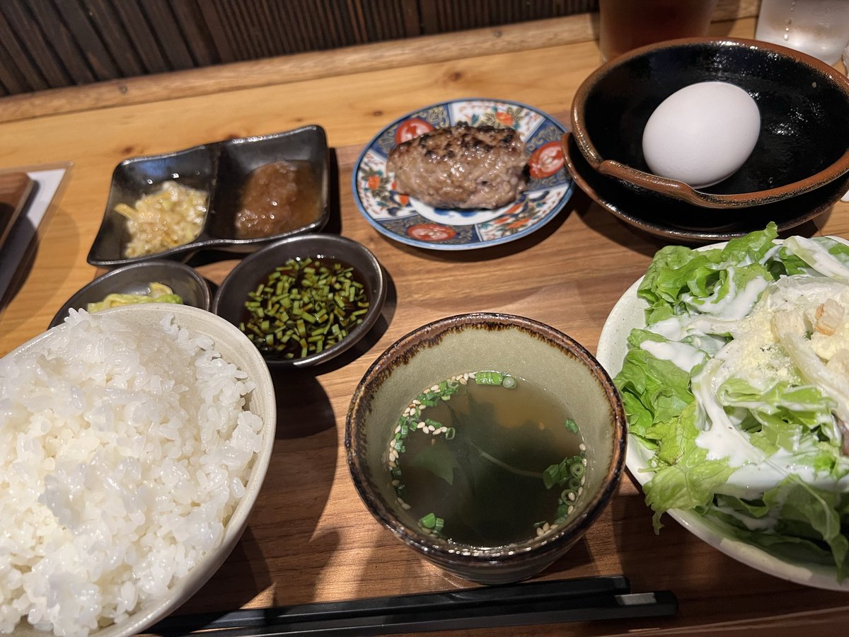 近所の和牛100%ハンバーグ食べに来た…！