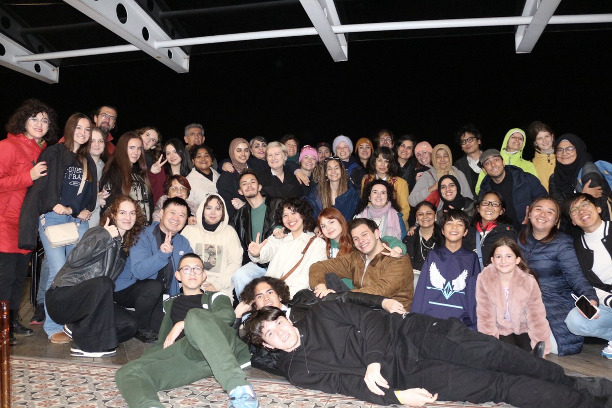 『#寝てみること』が上映される #トルコ Universal Kids Film Festival(#UKFF2025)は、日によって #イスタンブール、ゲブゼ(Gebze) 、ヤロヴァ(Yalova)と会場が異なりますが映画祭ゲストは皆同じバスで移動する楽しさがあります。
#迫田公介 #坂本いろは #川西幸一 #原かおり #多田羅郁恵 #海外映画祭