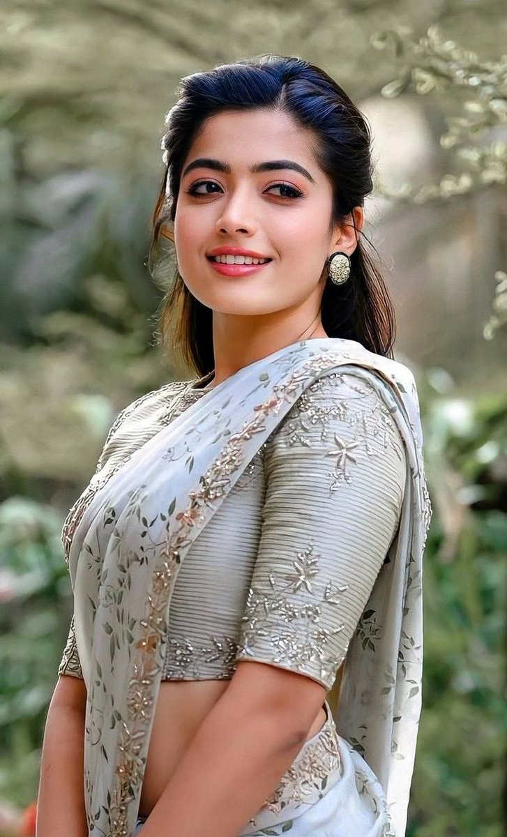 KhurafatiAarohi's tweet image. Female version of Akshay Kumar