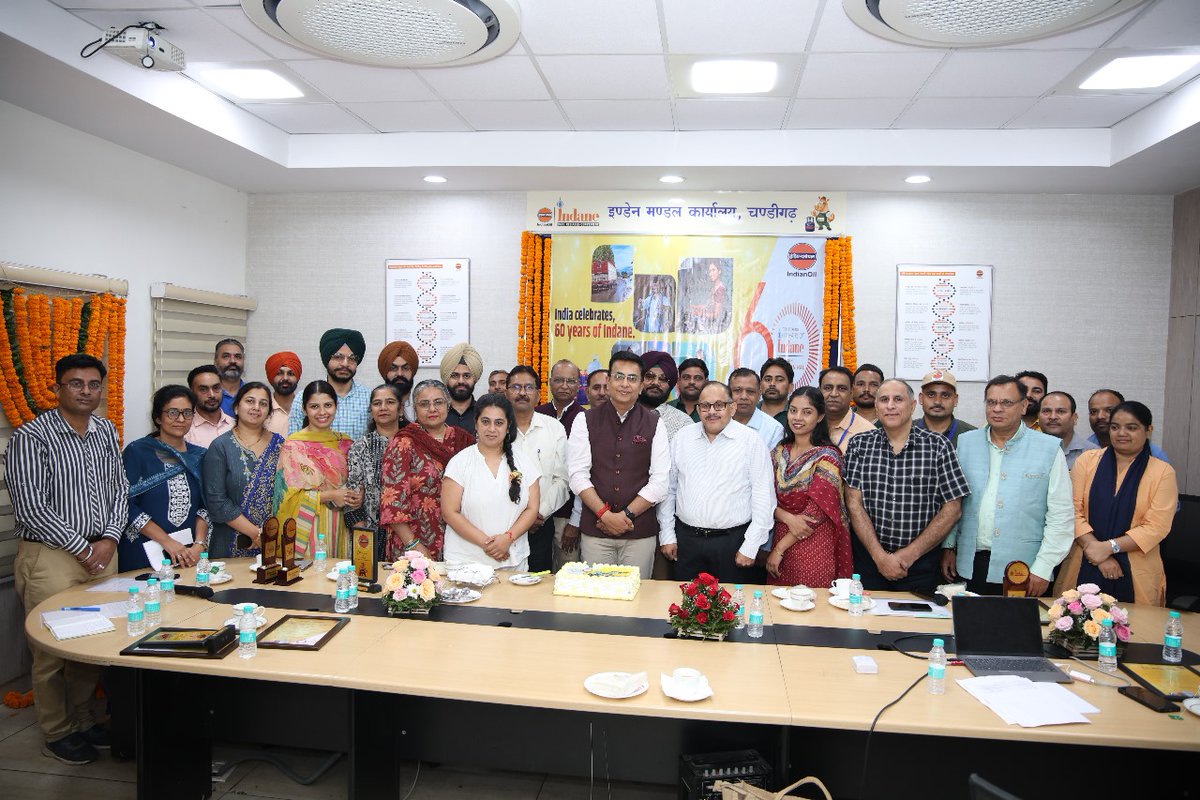 ioclpunjab's tweet photo. #Celebrating60 glorious years of #Indane! π
#IndaneDay was marked with great enthusiasm @ioclpunjab.
Proud moment as ED & SH,PSO, Sh.Ashutosh Gupta felicitated top performers -distributors, NDNE achievers, #Chhotu champions, delivery personnel & loyal customers.
@IndianOilcl https://t.co/XB7qq6HS4Y