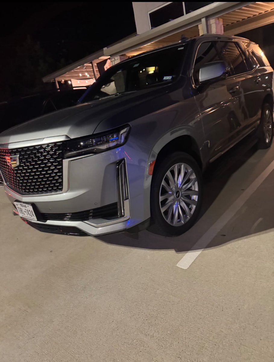 🇲🇽 Exclusiva 🚨 

Miren nada más quien es...👇🏻

El famosísimo José Ramón López Beltrán 😱 al descubierto y con la gran pobreza franciscana con una camioneta Cadillac $3,297,900 MXN