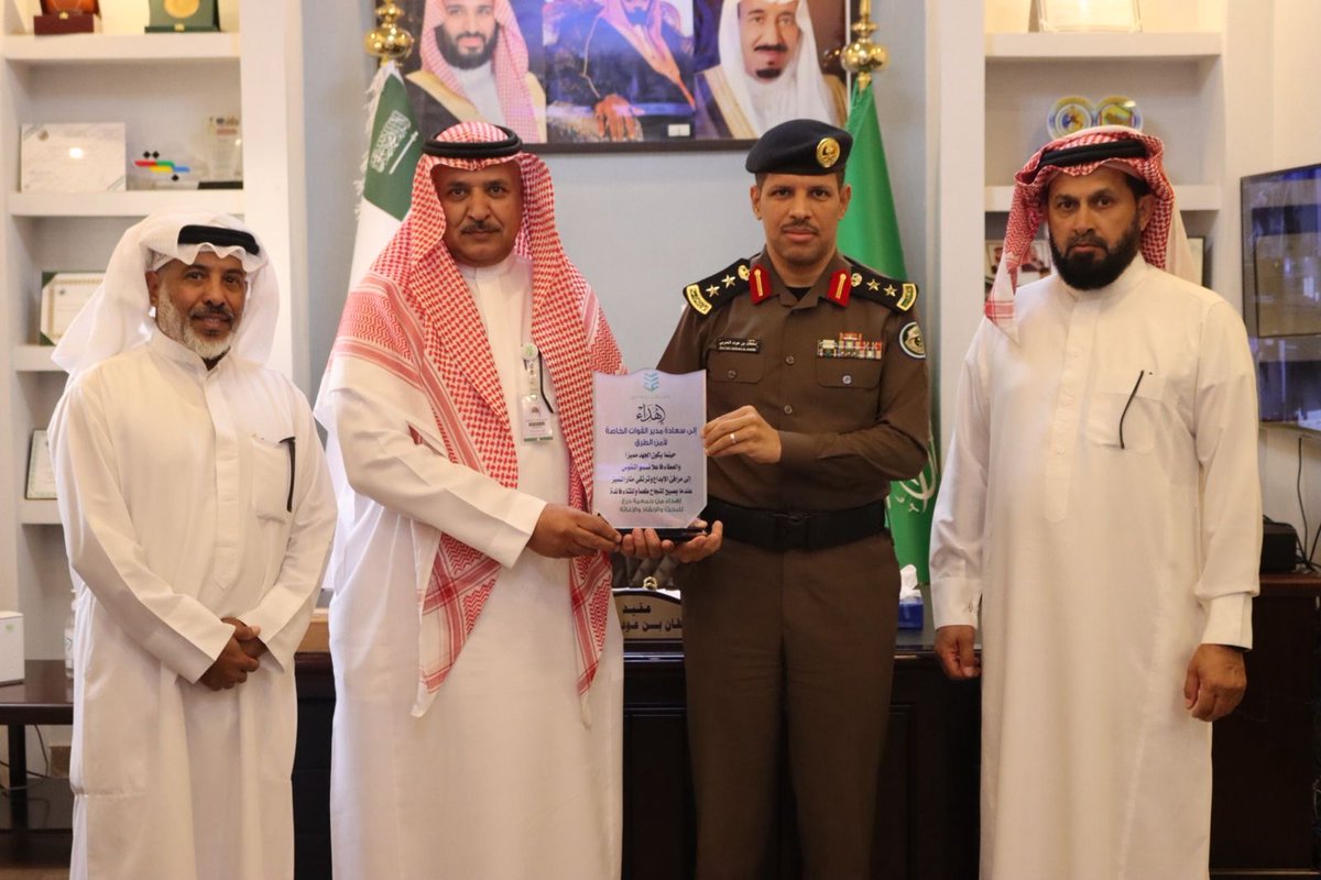 shield_srra's tweet image. زار رئيس مجلس إدارة #جمعية_درع للبحث والإنقاذ والإغاثة الأستاذ محمد عبدالله الشهراني، يرافقه عضوا مجلس الإدارة الأستاذ فهد الحربي والأستاذ محمد القاضي، سعادة مدير القوات الخاصة لأمن الطرق بمنطقة تبوك العقيد سلطان عوده الحربي
وتناول اللقاء سُبل تعزيز التنسيق الميداني، وآليات…