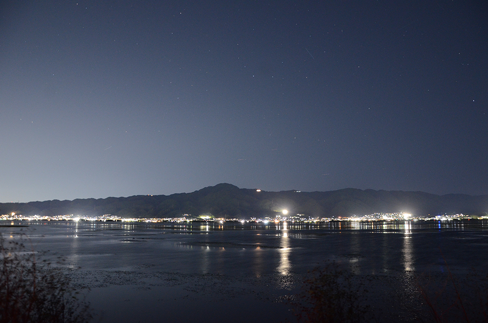 glasshouse_jp's tweet image. レモン彗星（C/2025 A6）
2025年10月23日 18時50分撮影  西 3.5～4.5等?
奇跡の夜空を体験、次は約1400年に地球に接近するようです。肉眼では見えませんでした。
スマホもダメ、どうにか一眼レフで撮れた。
どこに映っているでしょうか。
#レモン彗星 #c2025a6lemmon #彗星