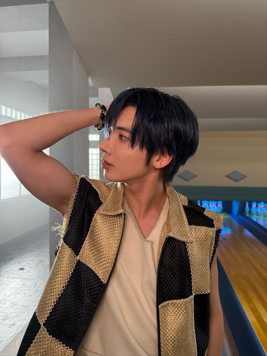 voidcatts's tweet image. a-ano….. hi….?