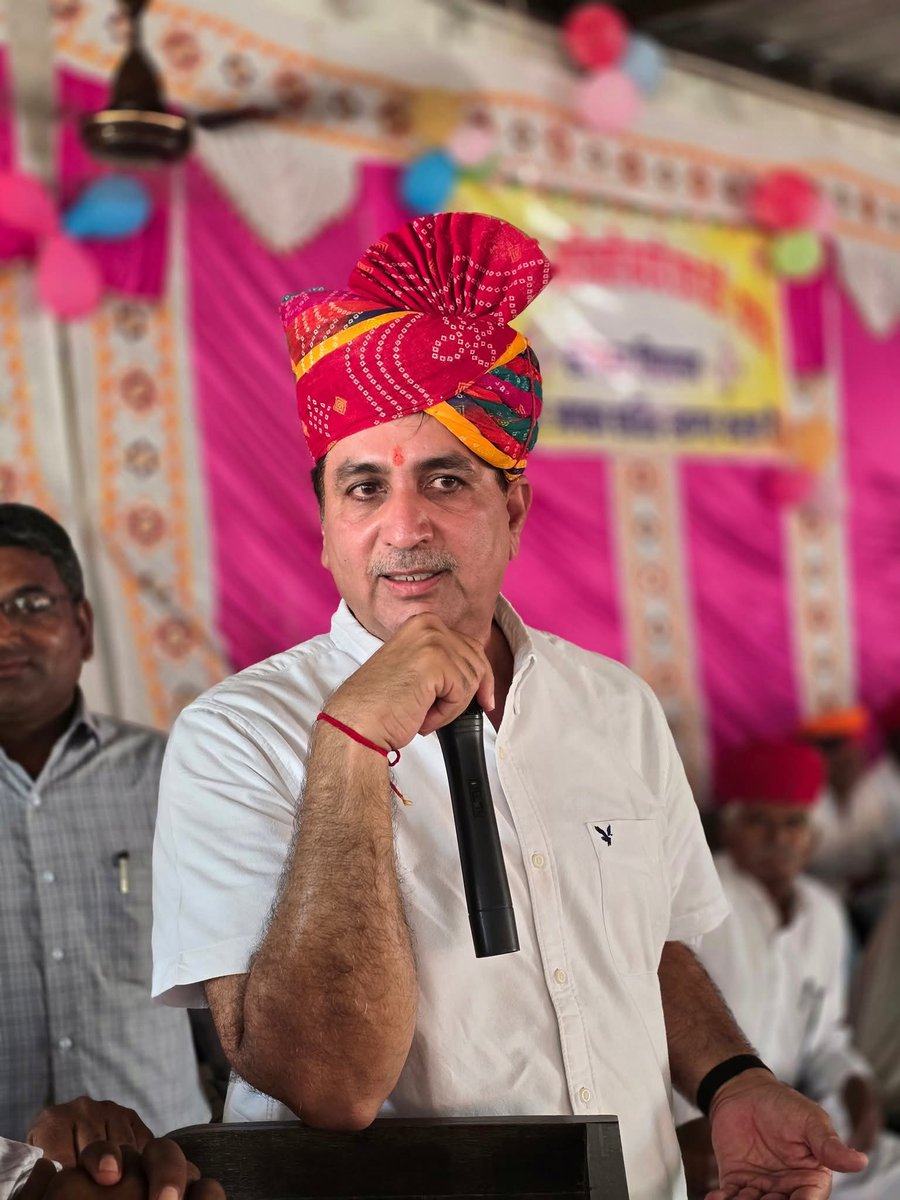 SiyasatRJ's tweet image. कांग्रेस के वरिष्ठ नेता हरीश चौधरी का चुनावी राजनीति सफर।

⚡ 2009 – लोकसभा चुनाव (बाड़मेर-जैसलमेर) – जीत

⚡ 2014 – लोकसभा चुनाव (बाड़मेर-जैसलमेर) – हार

⚡ 2018 – राजस्थान विधानसभा चुनाव (बायतु) – जीत

⚡ 2023 – राजस्थान विधानसभा चुनाव (बायतु) – जीत

⚡वर्तमान में बायतु विधायक…