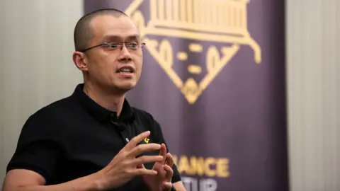 🚨 Trump pardons Binance founder CZ who served 4 months for money laundering violations. Latest in series of crypto executive pardons. Signals major shift in regulatory approach. #CZ #Binance #Trump #Crypto thedailyscrypt.io/binance/trump-…