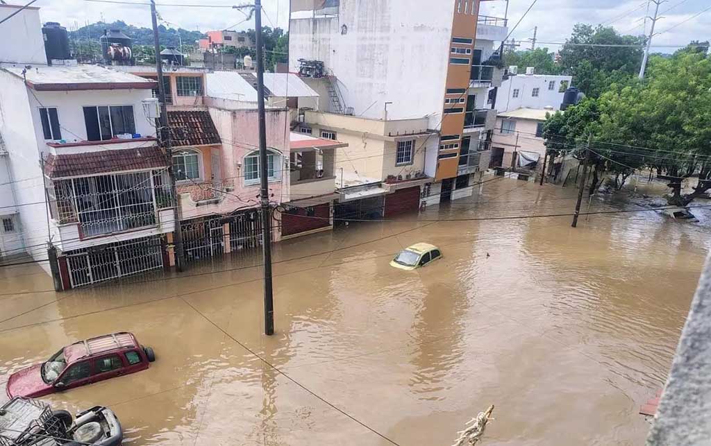 alcanzandohoy's tweet photo. Las inundaciones en el norte de Veracruz marcan un antes y un después para el pronóstico del clima ¿Cómo va a participar la ciencia? Tendremos un servicio meteorológico de última generación? Blog de @berthaliciag "Debemos prevenir".
▶️https://t.co/6SJY2JY6g3 https://t.co/FKu3R7Mebw