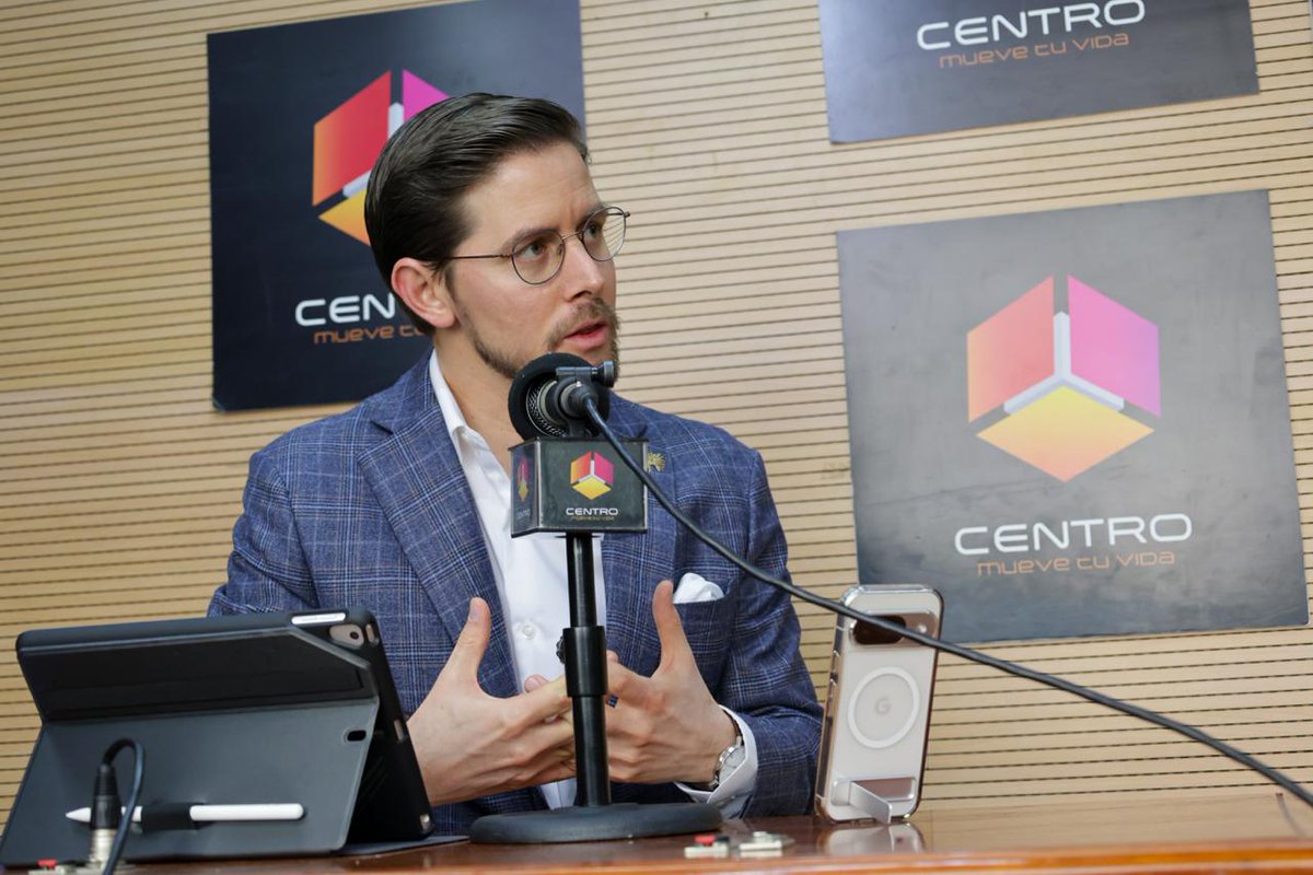 En <a href="/notihoyecuador/">NotiHoy</a>, el Gerente General del #BCE, <a href="/Gmo_Avellan/">Guillermo Avellán 🇪🇨</a> abordó el panorama económico y monetario del Ecuador en 2025.🇪🇨

Señaló que durante el segundo trimestre la economía ecuatoriana creció en 4,3%, impulsado por la recuperación del consumo de los hogares, de las