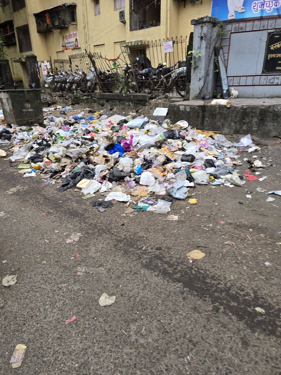 <a href="/mybmc/">माझी Mumbai, आपली BMC</a> <a href="/mybmcWardL/">WARD L BMC</a> Garbage hasn't been picked up since last 2 days. Roads aren't sweeped since Diwali started. This is the situation of H.P. Keluskar Marg Kurla west. Please look into the matter!  🗑️ 🧹 #Garbage #Roads #Diwali #Situation #Kurla #West #SwachhBharat