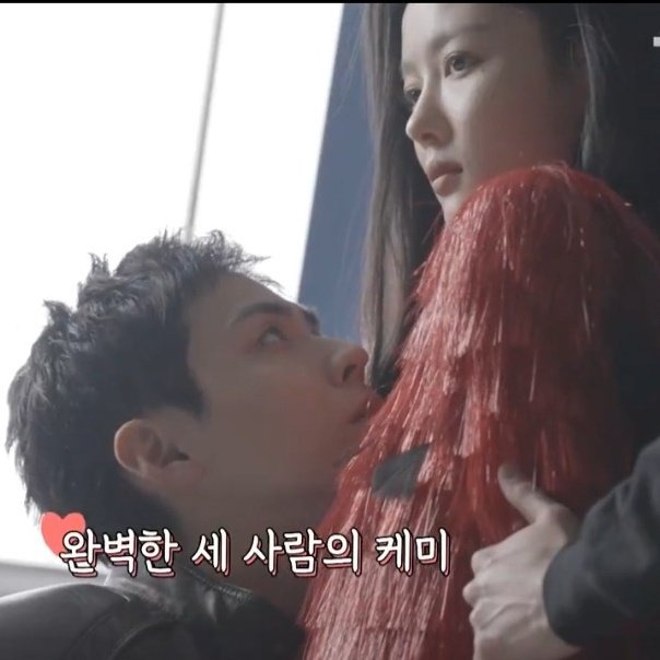 •kdm• Dear X bts making poster 🔥

Yoojung ngga degdegan apa ya di pepet 2 cogan gitu 😭