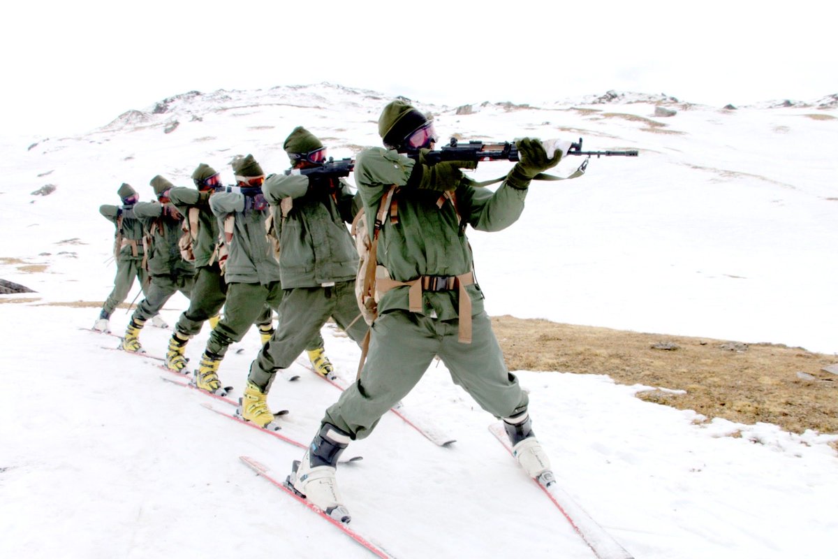 AmitShah's tweet photo. Greetings to ITBP personnel on their Raising Day.

Securing the dignity of the nation in merciless terrains and unforgiving climates, the Himveers of the ITBP have set glorious precedents in courage and commitment to nation.

Salutations to martyrs who gave lives for the country.
@ITBP_official