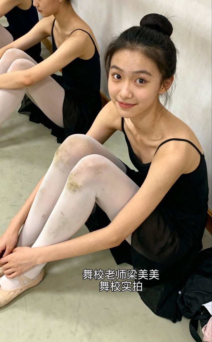 白大袜
穿几天就脏脏的
喜欢的去微店看吧
都换下来就装袋
当天发走